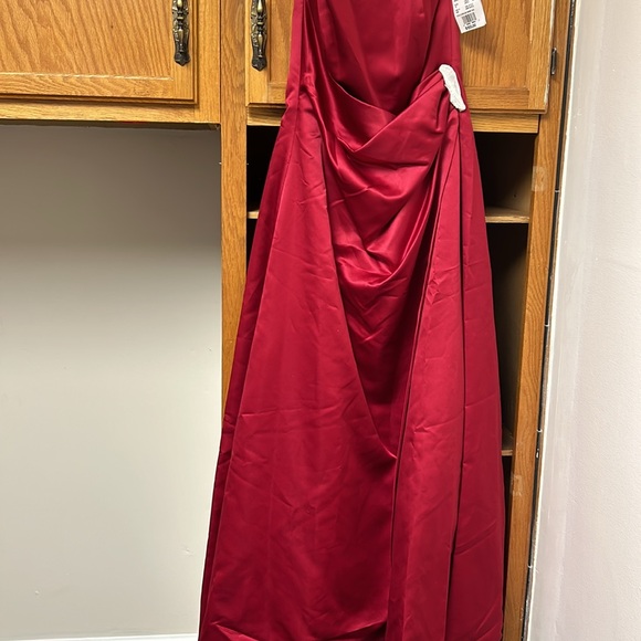 Davids Bridal, formal dress, Candy Apple RED, NWT - Picture 3 of 6